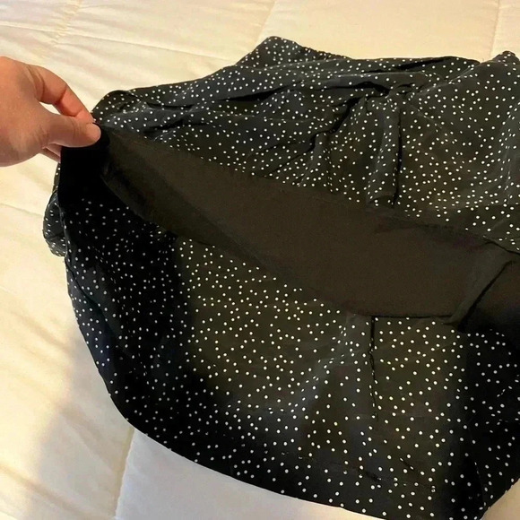 Madewill Silk Black and White Polka Dot
Faux Wrap Skirt Size S w/Pockets - Picture 3 of 9